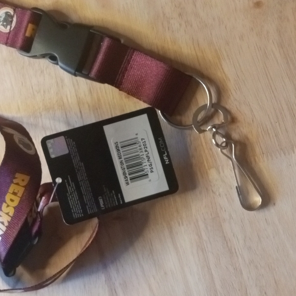 NFL Washington Redskins Retired 2017 Style Lantern Keychain NWT (Unisex) - Picture 5 of 9